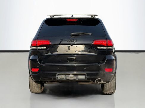 Used 2017 Jeep Grand Cherokee Altitude image 4