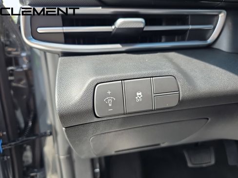 Certified 2025 Hyundai Elantra Limited FWD image 14