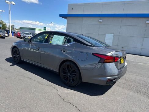 Used 2024 Nissan Altima 2.5 SR FWD image 3