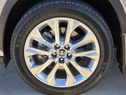 Used 2021 Toyota Highlander Limited image 9