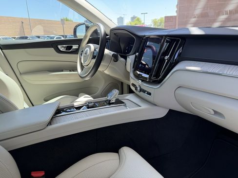 Used 2022 Volvo XC60 B5 Inscription w/ Advanced Package image 43