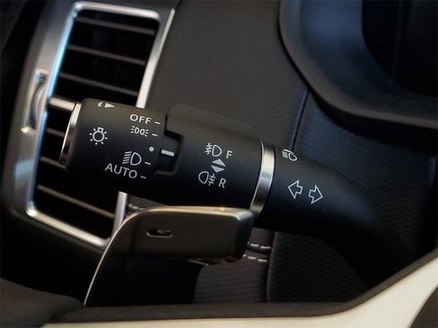 New 2026 Land Rover Discovery Limited Edition image 14