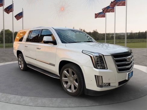 Used 2018 Cadillac Escalade ESV Luxury AWD/4WD image 7