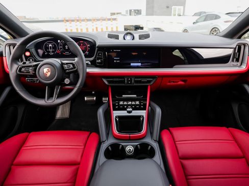 New 2026 Porsche Cayenne S image 24