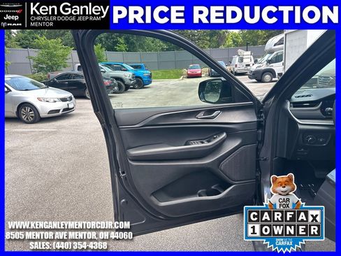 Used 2024 Jeep Grand Cherokee Altitude AWD/4WD image 12