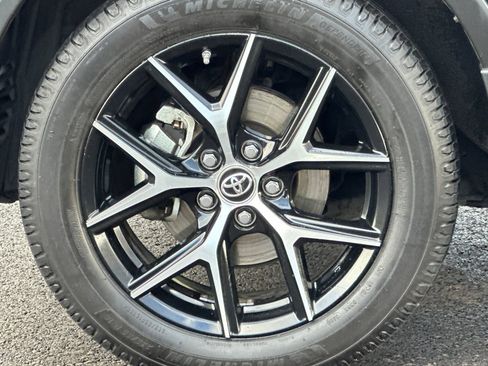 Used 2017 Toyota RAV4 SE image 31