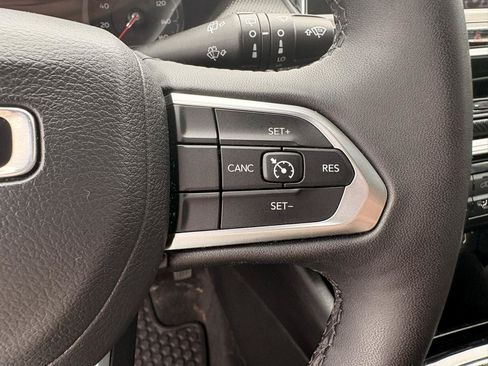 Used 2024 Jeep Compass Latitude w/ Convenience Group AWD/4WD image 17