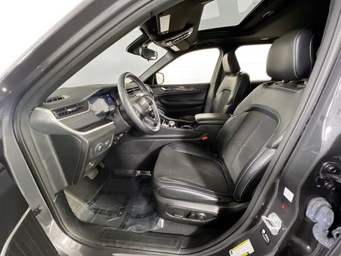 Used 2022 Jeep Grand Cherokee Altitude image 20