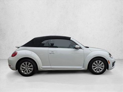 Used 2018 Volkswagen Beetle S image 4