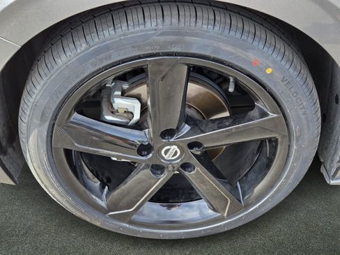 Used 2023 Nissan Sentra SR w/ Midnight Edition Package FWD image 5
