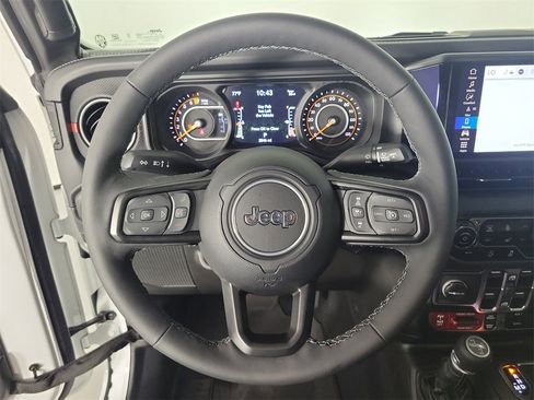 Used 2025 Jeep Gladiator Rubicon image 17