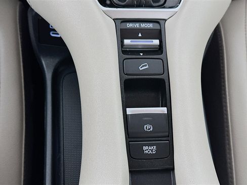 Certified 2024 Honda HR-V EX-L image 19