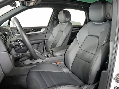 Certified 2024 Porsche Cayenne w/ Premium Package AWD/4WD image 5