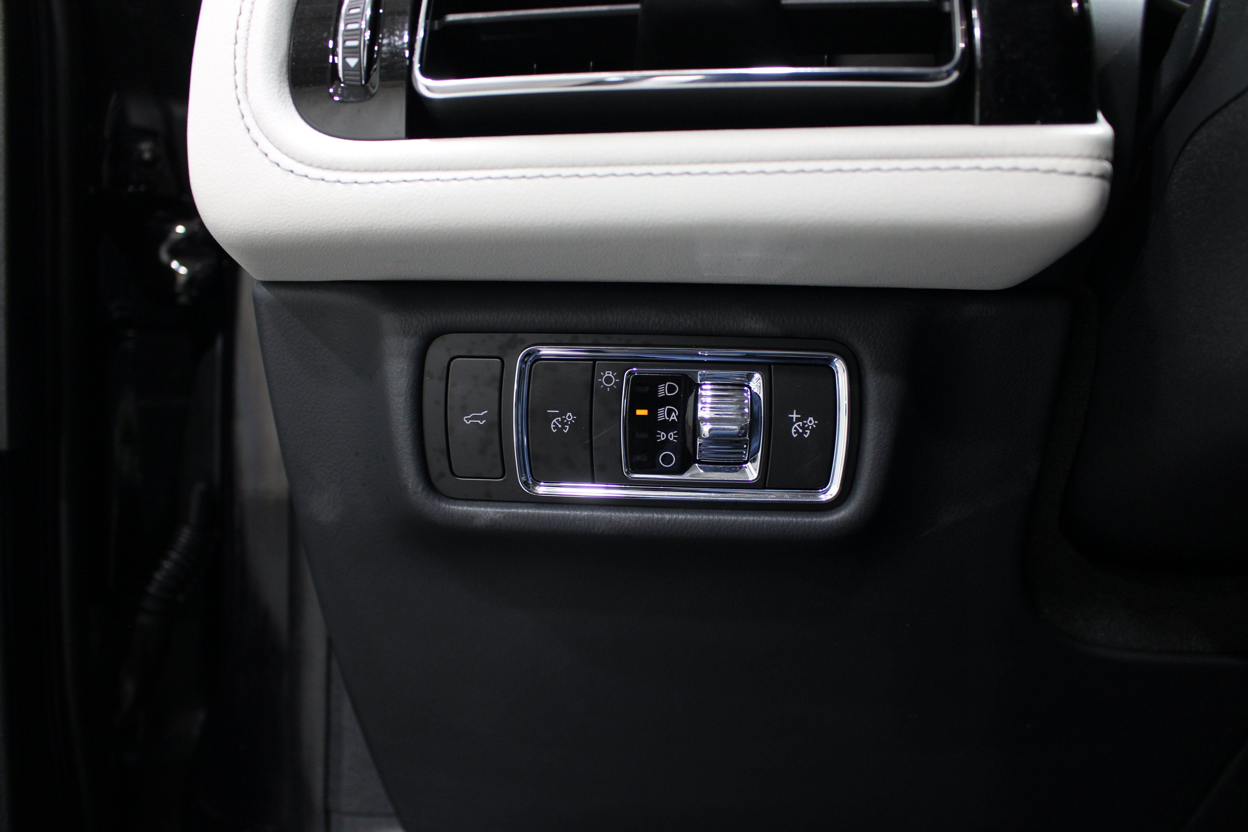 Certified 2026 Lincoln Aviator Reserve AWD/4WD image 9
