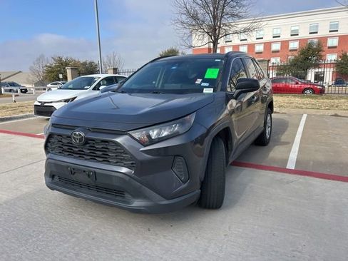 Used 2019 Toyota RAV4 LE image 8
