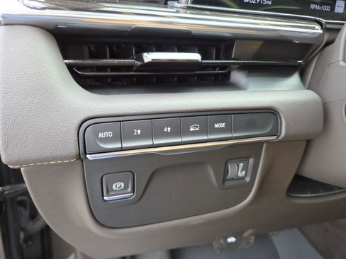Used 2021 Cadillac Escalade Premium Luxury AWD/4WD image 8