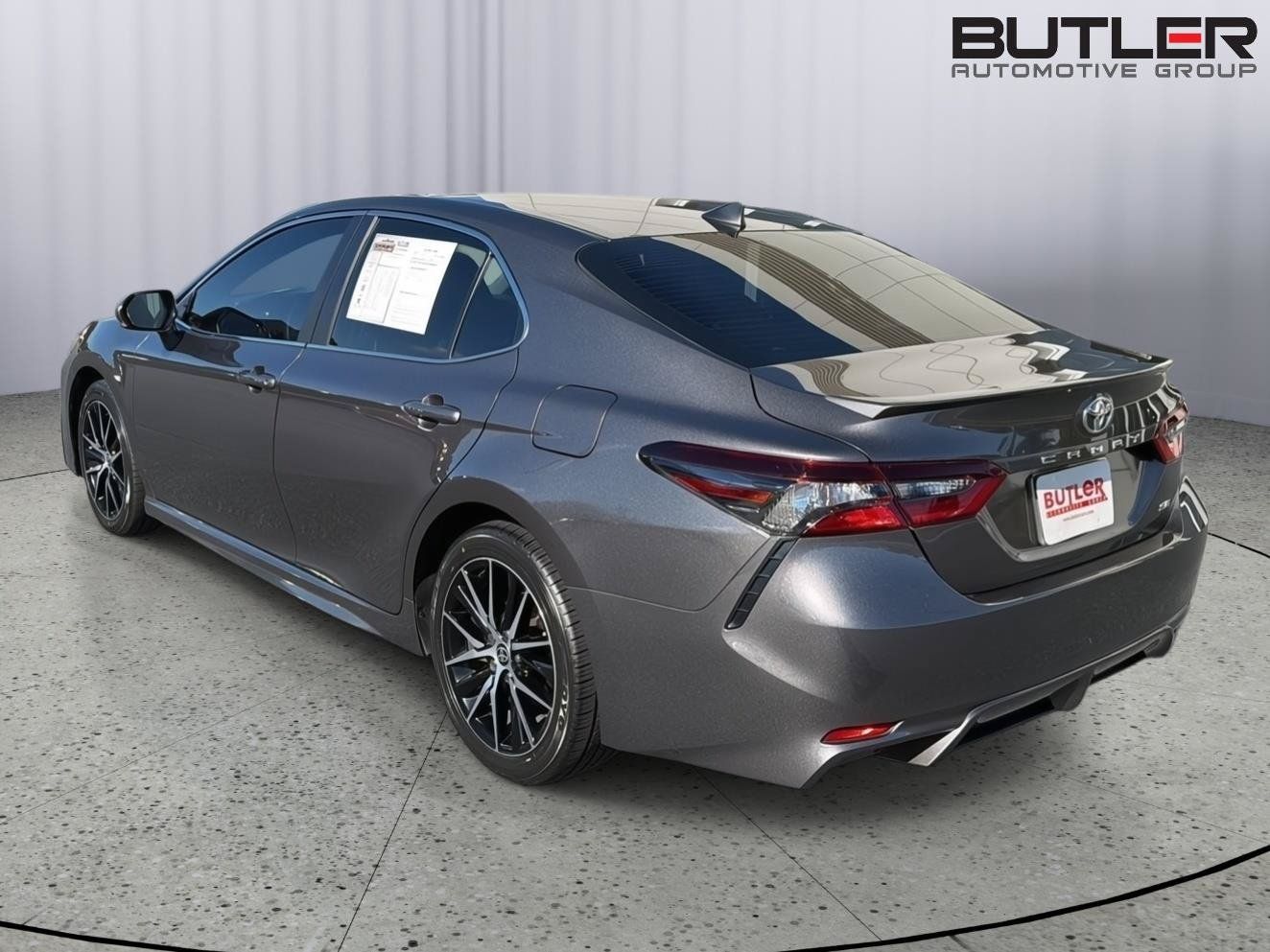 Used 2023 Toyota Camry SE FWD image 4