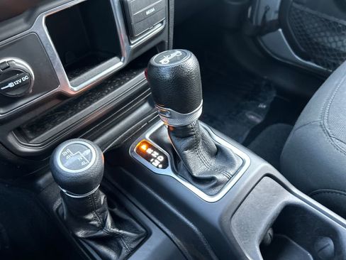 Used 2018 Jeep Wrangler Unlimited Sport image 16