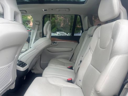 Used 2021 Volvo XC90 T6 Momentum w/ Advanced Package AWD/4WD image 10
