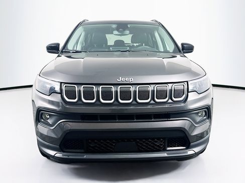 Used 2022 Jeep Compass Latitude image 2