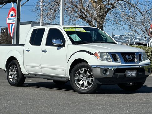 Used 2016 Nissan Frontier SL image 2