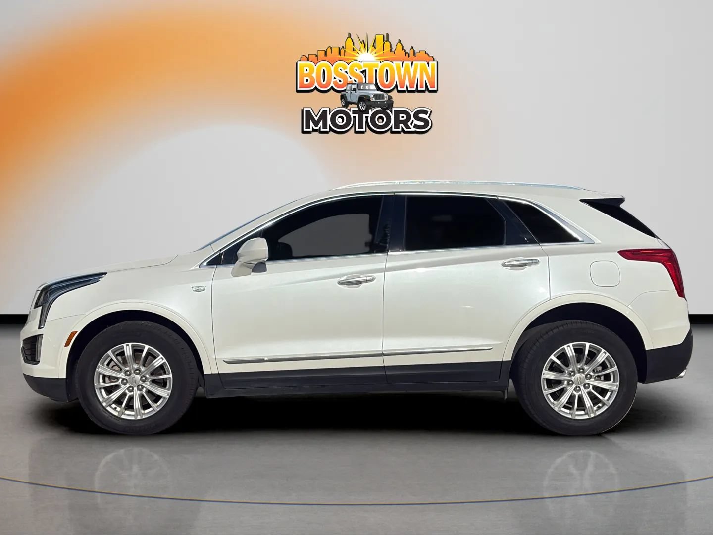 Used 2018 Cadillac XT5 FWD image 3