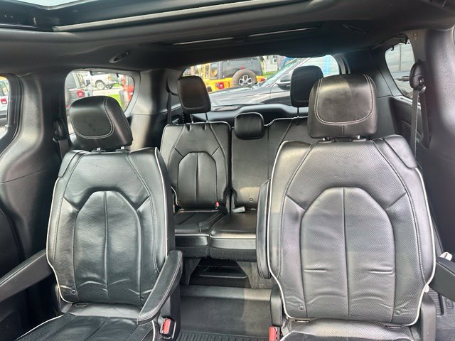 Used 2019 Chrysler Pacifica Limited w/ S Appearance Package FWD image 25