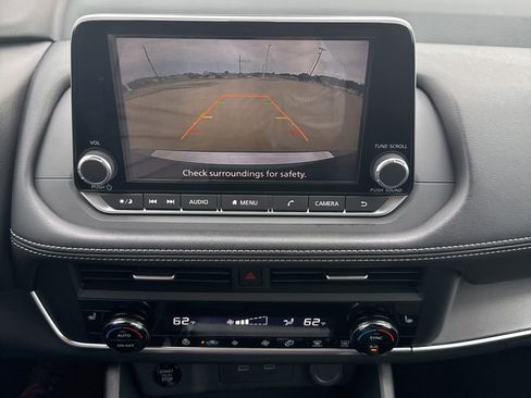 Used 2025 Nissan Rogue SV w/ SV Premium Package FWD image 31