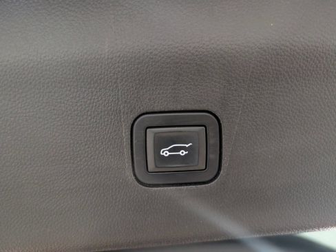 Used 2018 Buick Enclave Premium w/ Experience Buick Package AWD/4WD image 19