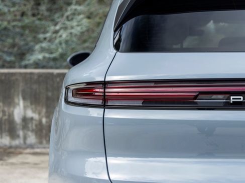 Certified 2026 Porsche Cayenne AWD/4WD image 20