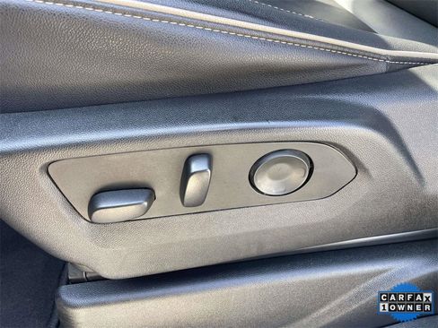 Used 2023 Chevrolet Suburban Premier image 18