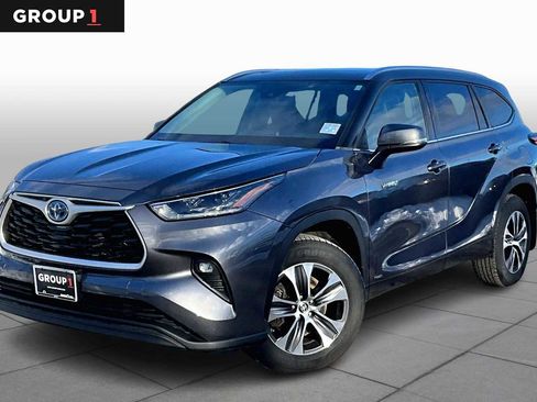 Certified 2021 Toyota Highlander XLE image 1