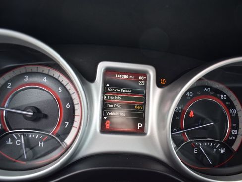 Used 2019 Dodge Journey SE FWD image 18