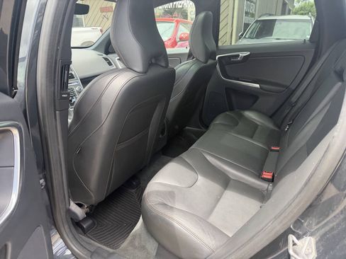 Used 2016 Volvo XC60 T5 Premier w/ Proximity Package FWD image 24