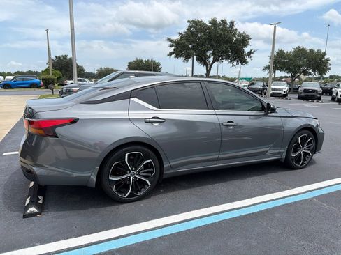 Used 2024 Nissan Altima 2.5 SR w/ SR Premium Package FWD image 3