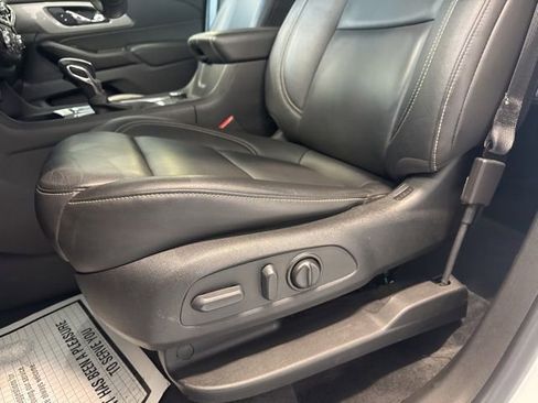 Used 2022 Chevrolet Traverse LT AWD/4WD image 14