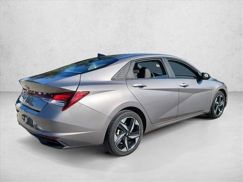 Used 2023 Hyundai Elantra SEL w/ Convenience Package image 4