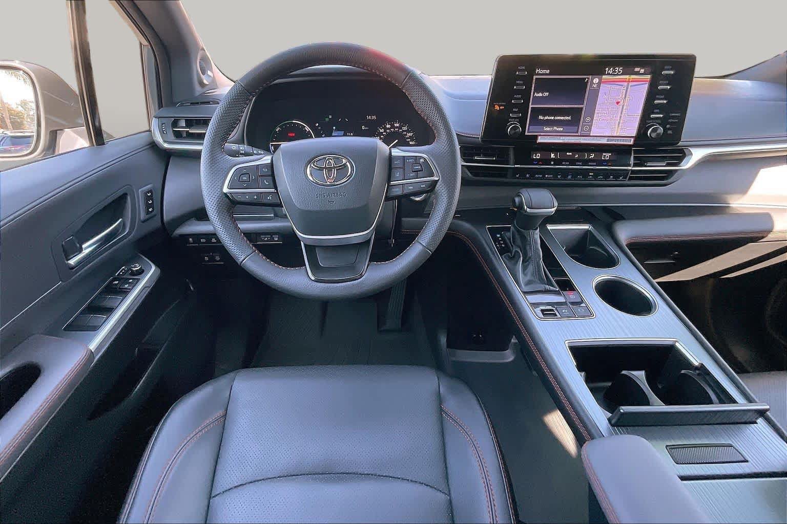 Used 2024 Toyota Sienna XSE w/ XSE Premium Package FWD image 5