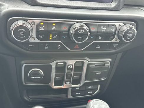 Used 2023 Jeep Wrangler Unlimited Sahara w/ Cold Weather Group AWD/4WD image 27