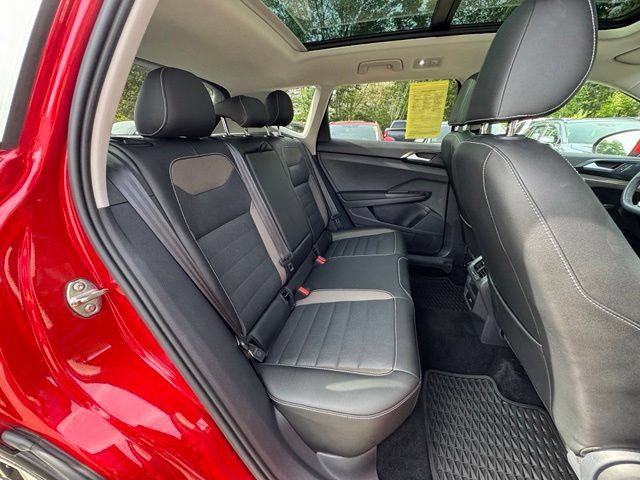 Certified 2022 Volkswagen Taos SEL w/ Panoramic Sunroof Package AWD/4WD image 22