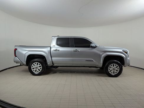Used 2025 Toyota Tacoma SR5 AWD/4WD image 8