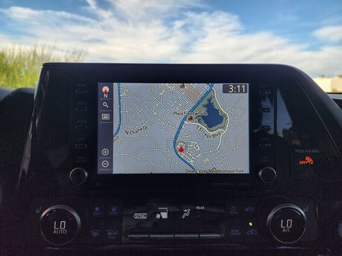 Used 2022 Toyota Highlander XLE image 40