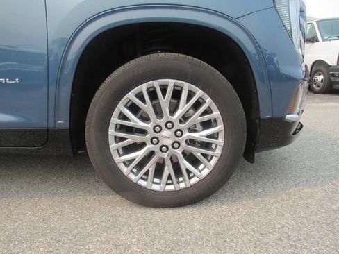 Used 2025 GMC Acadia Denali w/ LPO, All-Weather Package AWD/4WD image 6
