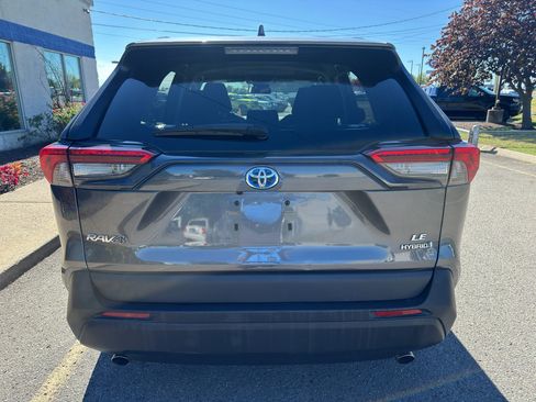 Used 2021 Toyota RAV4 LE AWD/4WD image 6