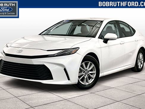 Used 2025 Toyota Camry LE image 1