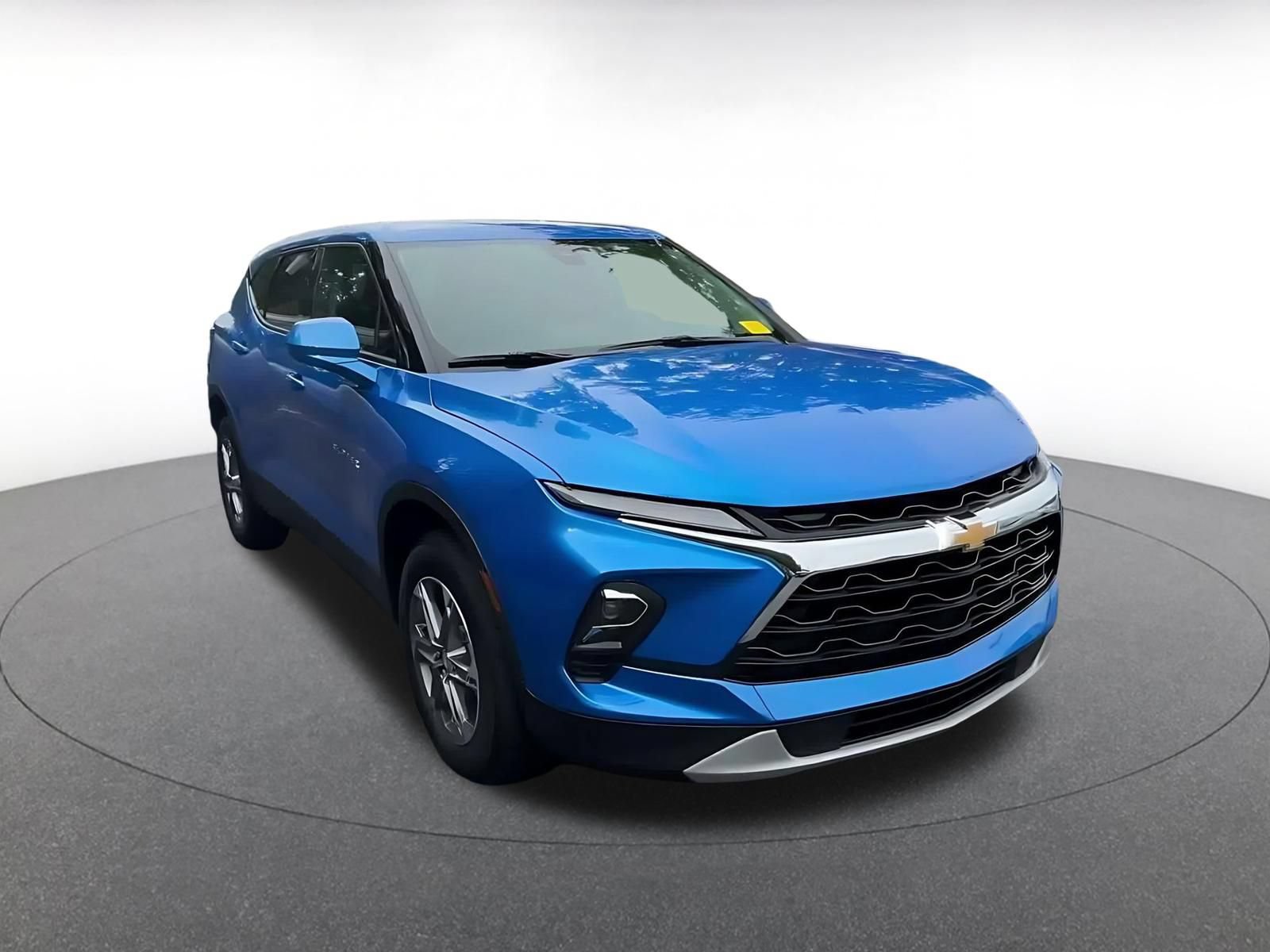 Used 2026 Chevrolet Blazer LT FWD image 3