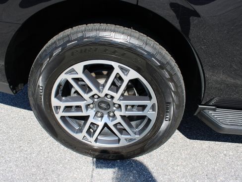 Used 2025 Ford Expedition Active AWD/4WD image 12