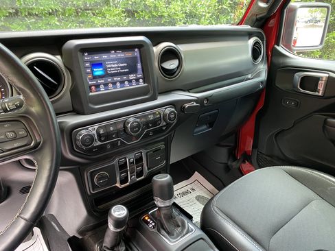 Used 2021 Jeep Gladiator Sport AWD/4WD image 24