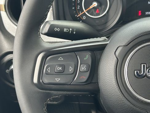 Used 2025 Jeep Wrangler Unlimited Sport AWD/4WD image 24