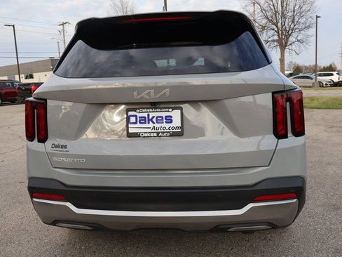 Used 2025 Kia Sorento EX w/ Panoramic Sunroof Package image 6